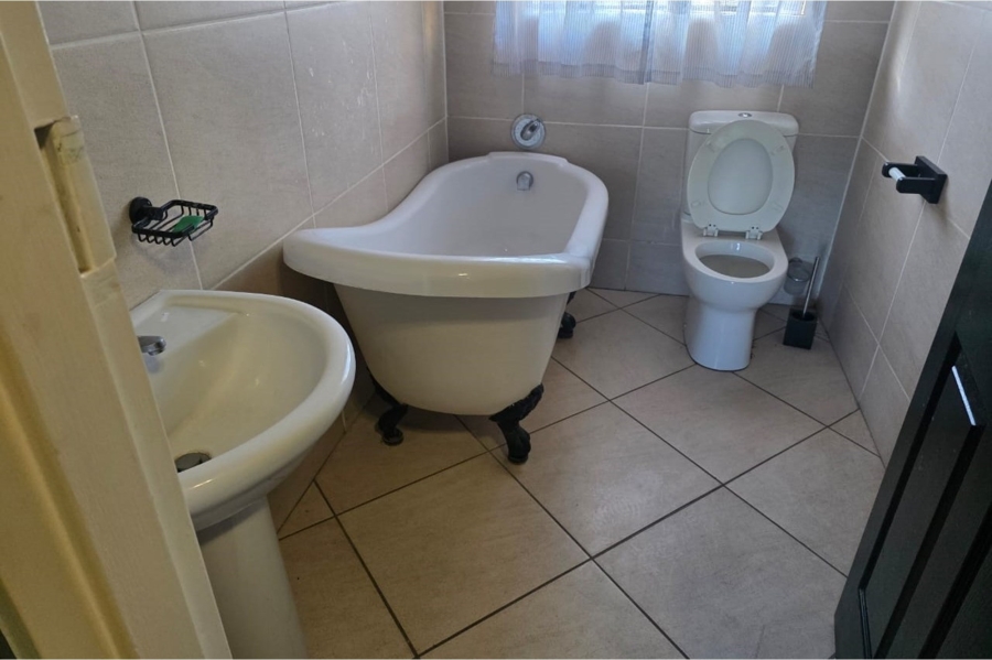 4 Bedroom Property for Sale in Sunnyridge Eastern Cape